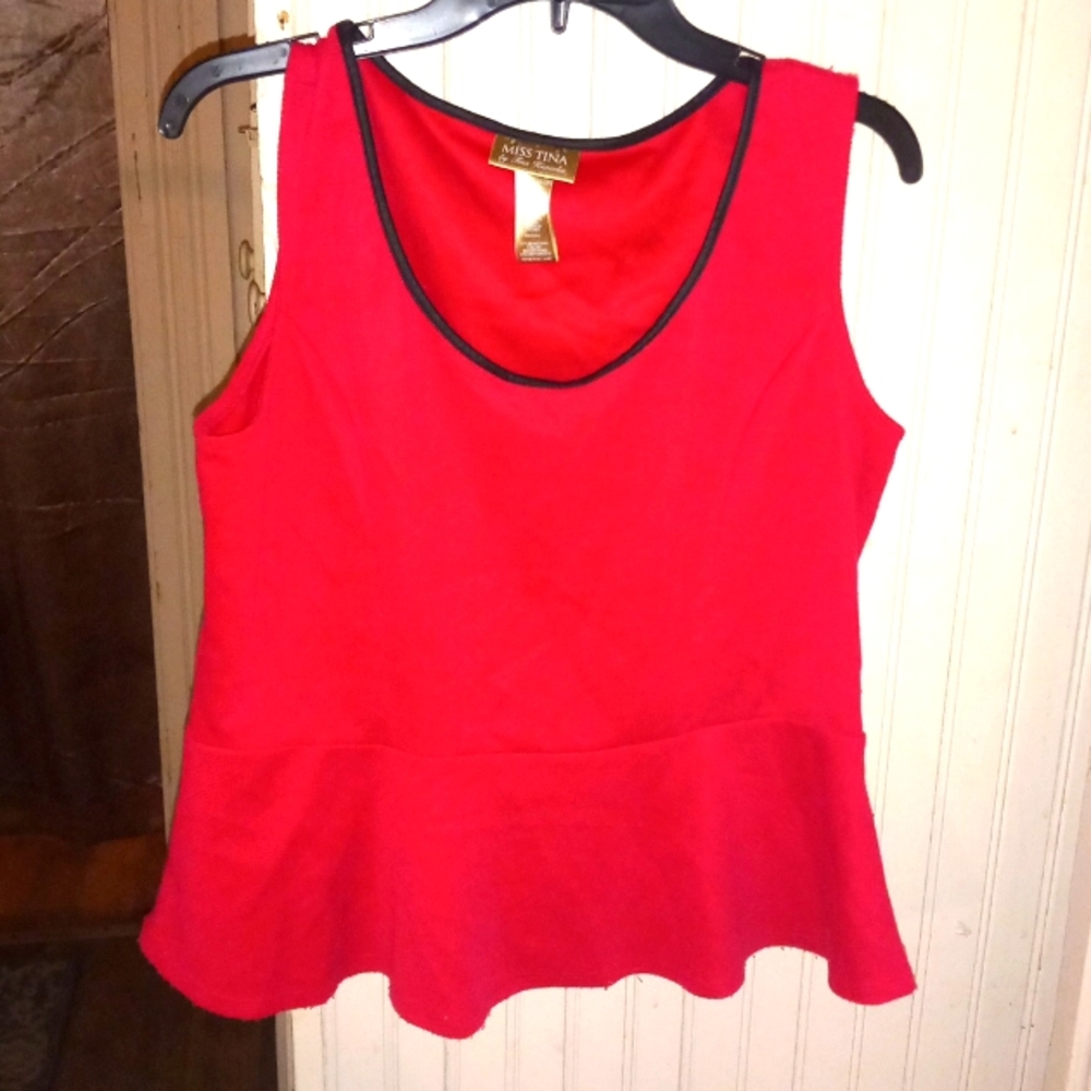 Red/pink shirt